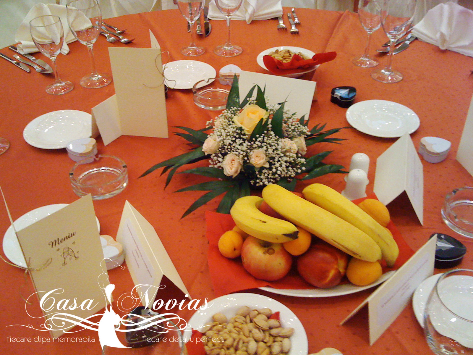 aranajment-floral-din-trandafiri-si-miniroze