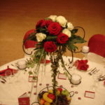 aranjament-floral-tranadafiri-albi-grena