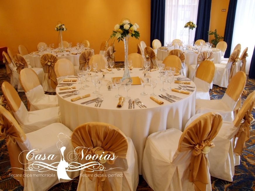 decor-alb-si-auriu