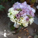 buchet-mireasa-trandafiri-mov-frezii